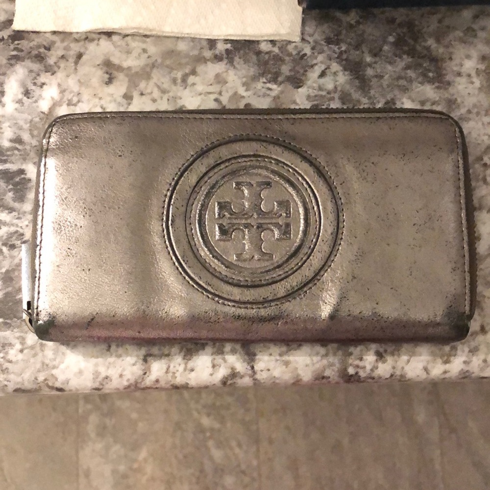 Tory Burch wallet zip around